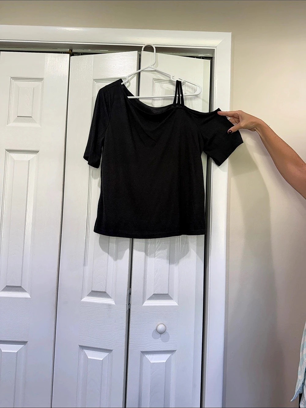 Short Sleeve Top in Black Like New